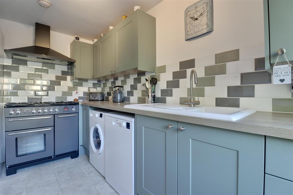 Property photo 2 of 16 Kitchen