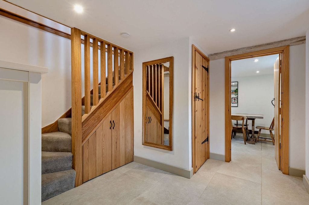 Property photo 2 of 31