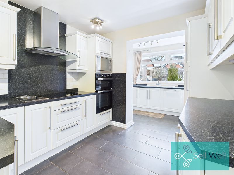 Property photo 3 of 19 Kitchen