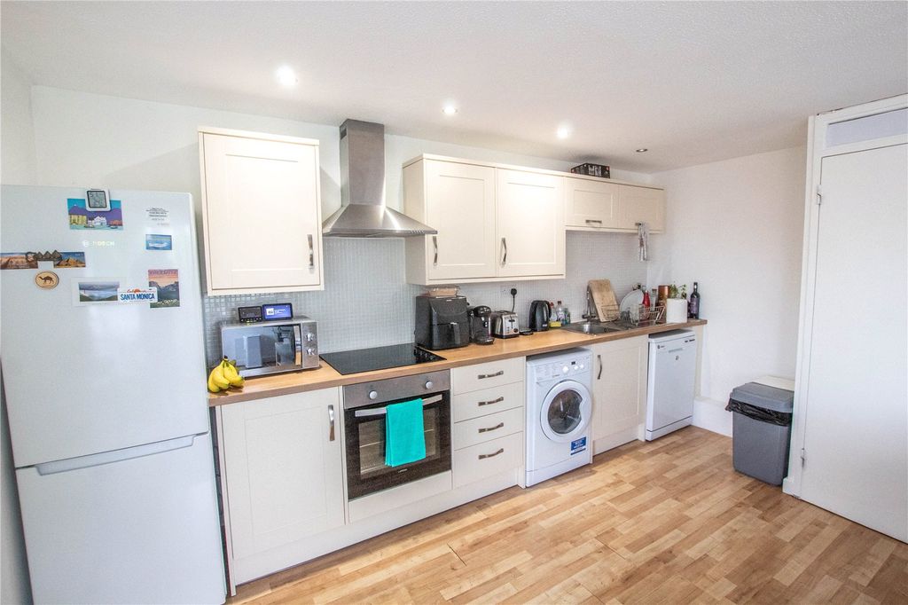 Property photo 3 of 10 Kitchen Area