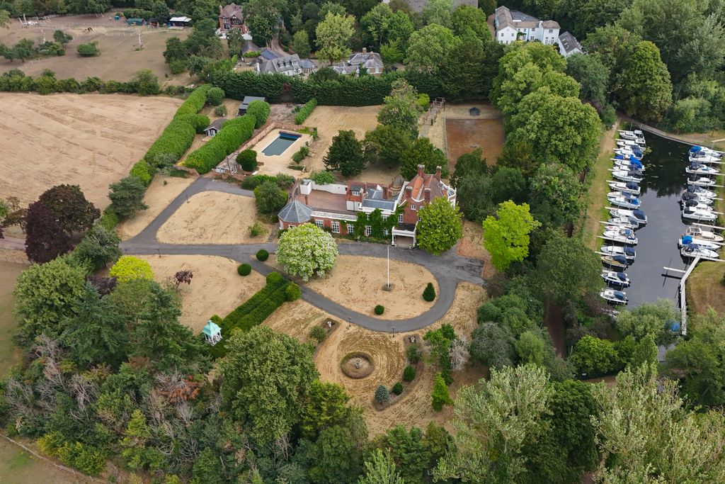 Property photo 1 of 11 The Priory, Church Road, Old Windsor, Berkshire, Sl4 2Jw