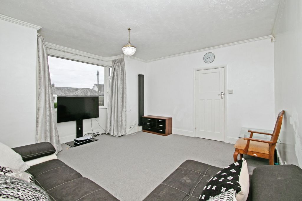 Property photo 2 of 18 Living Room