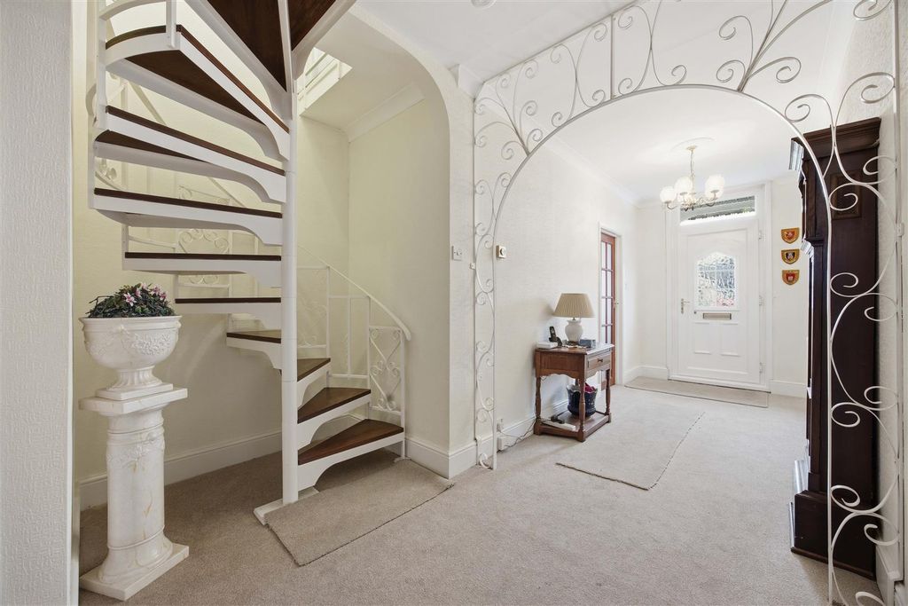 Property photo 2 of 18 Hall