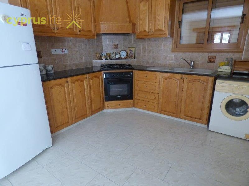 Property photo 2 of 29