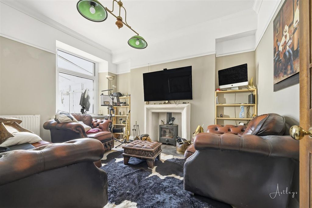 Property photo 2 of 20 Sitting Room