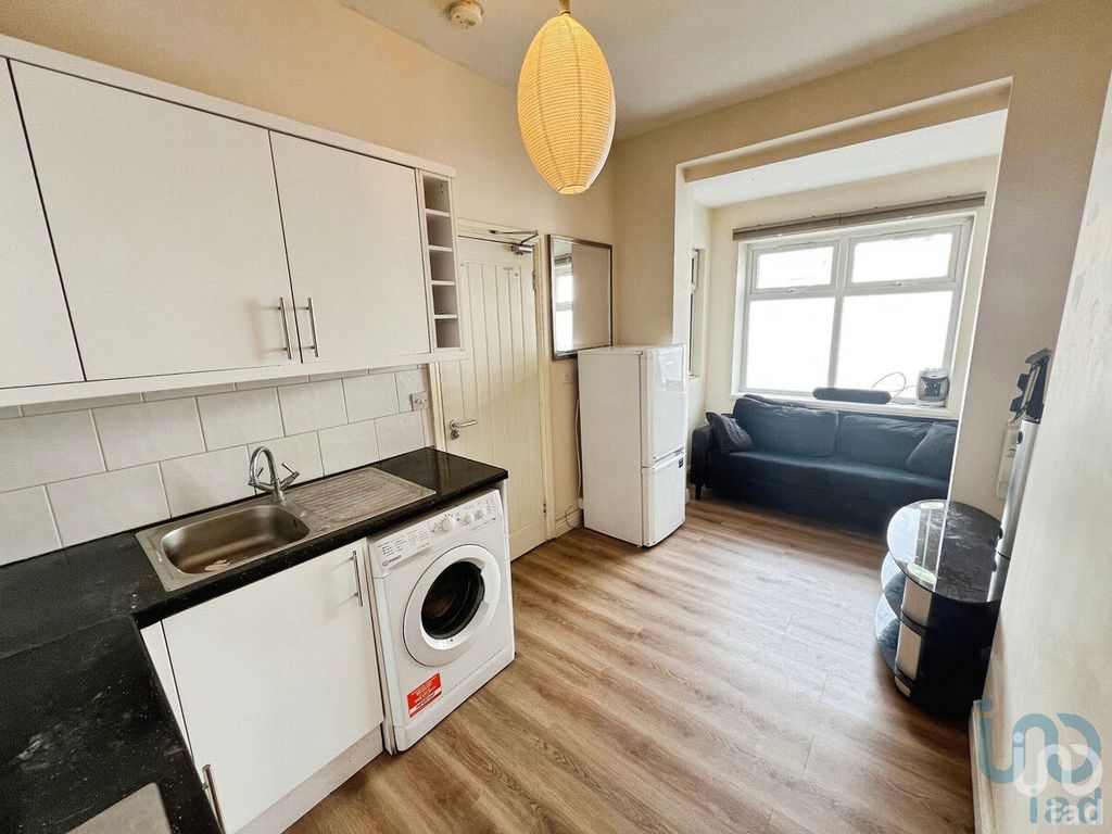 Property photo 3 of 5