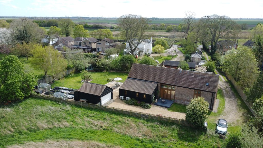 Property photo 2 of 34