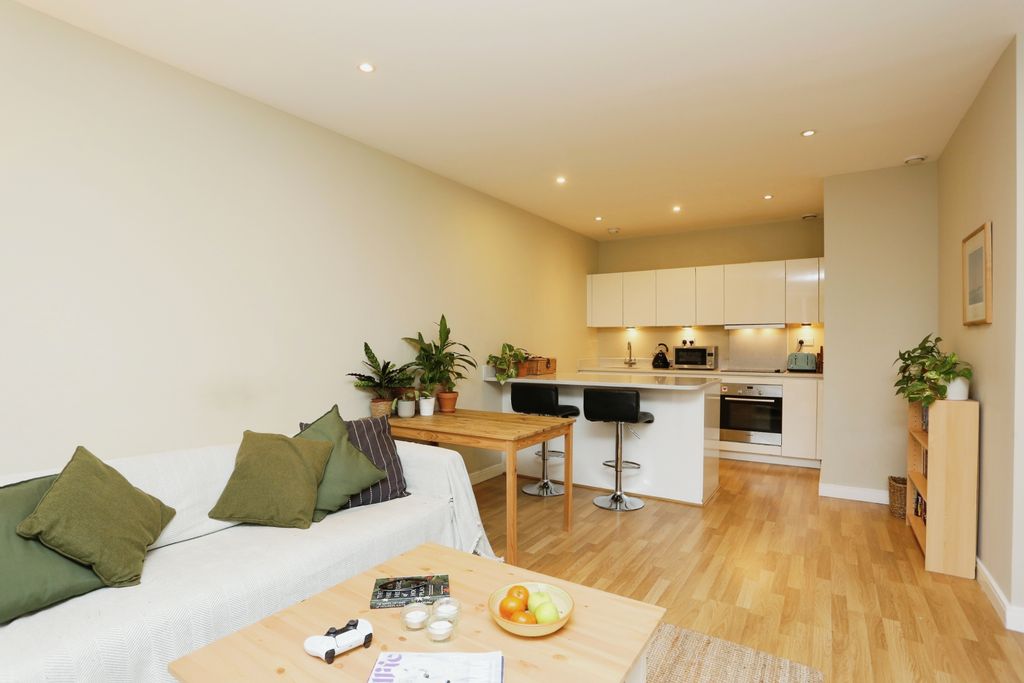 Property photo 3 of 11 Living Room