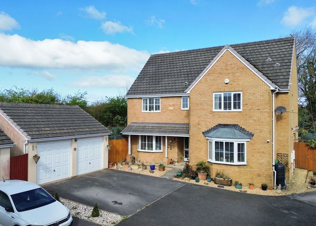 Property photo 2 of 34