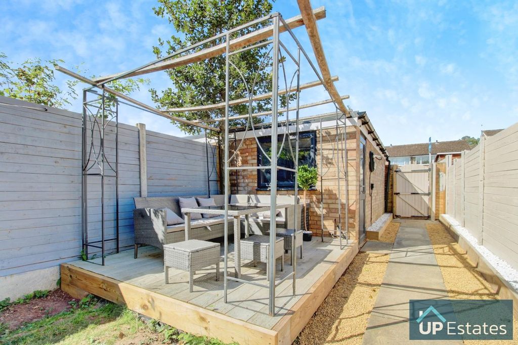 Property photo 2 of 25