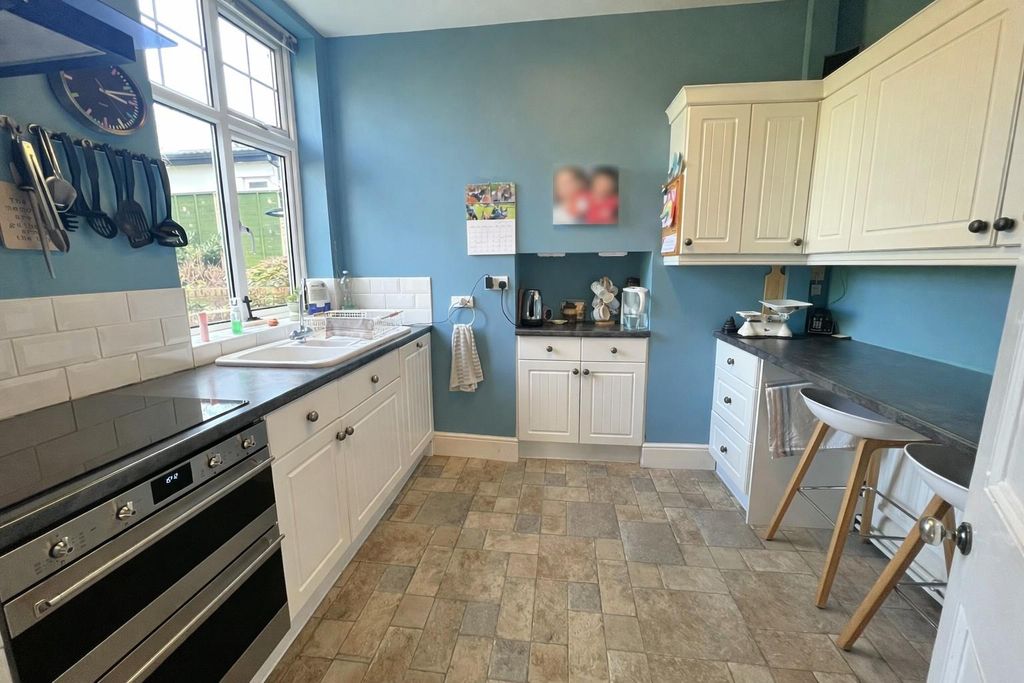 Property photo 2 of 27