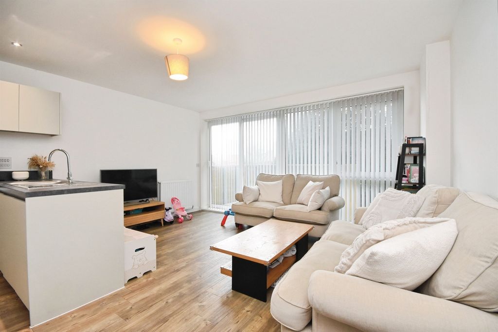 Property photo 3 of 17