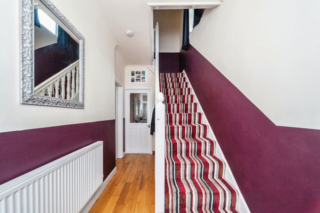 Property photo 2 of 17 Hallway