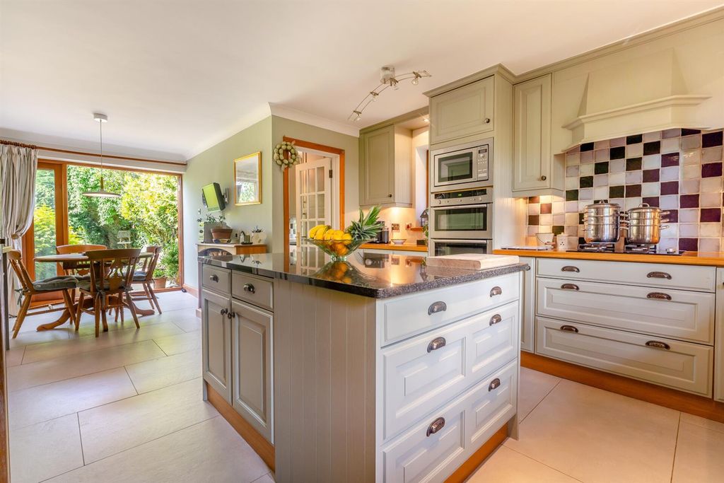 Property photo 2 of 24 8600418-Interior06.Jpg
