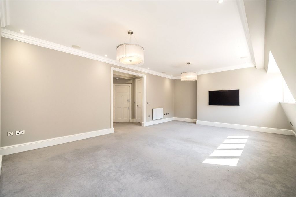 Property photo 2 of 15 Reception Room