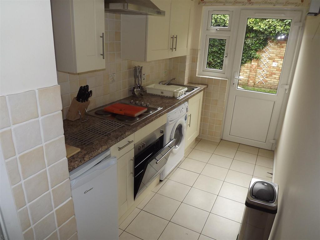 Property photo 3 of 6 Kitchen