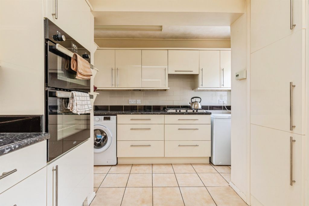 Property photo 2 of 25