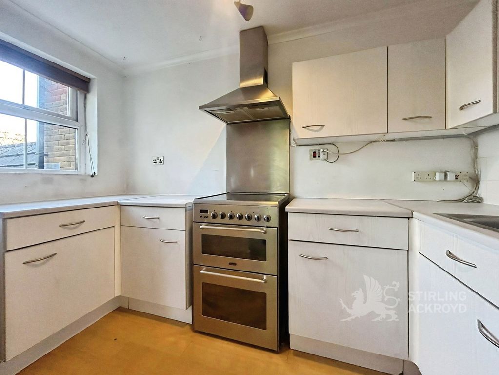 Property photo 3 of 6 Kitchen