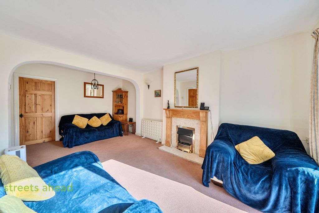 Property photo 3 of 21 cd2Bc133-82B6-41E...