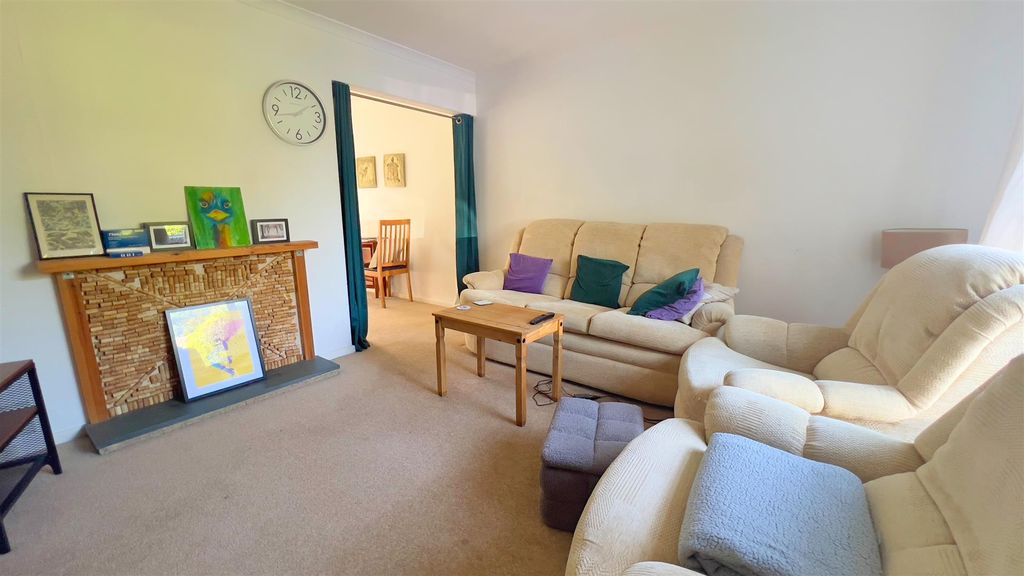 Property photo 2 of 11 Lounge Alt.Jpg