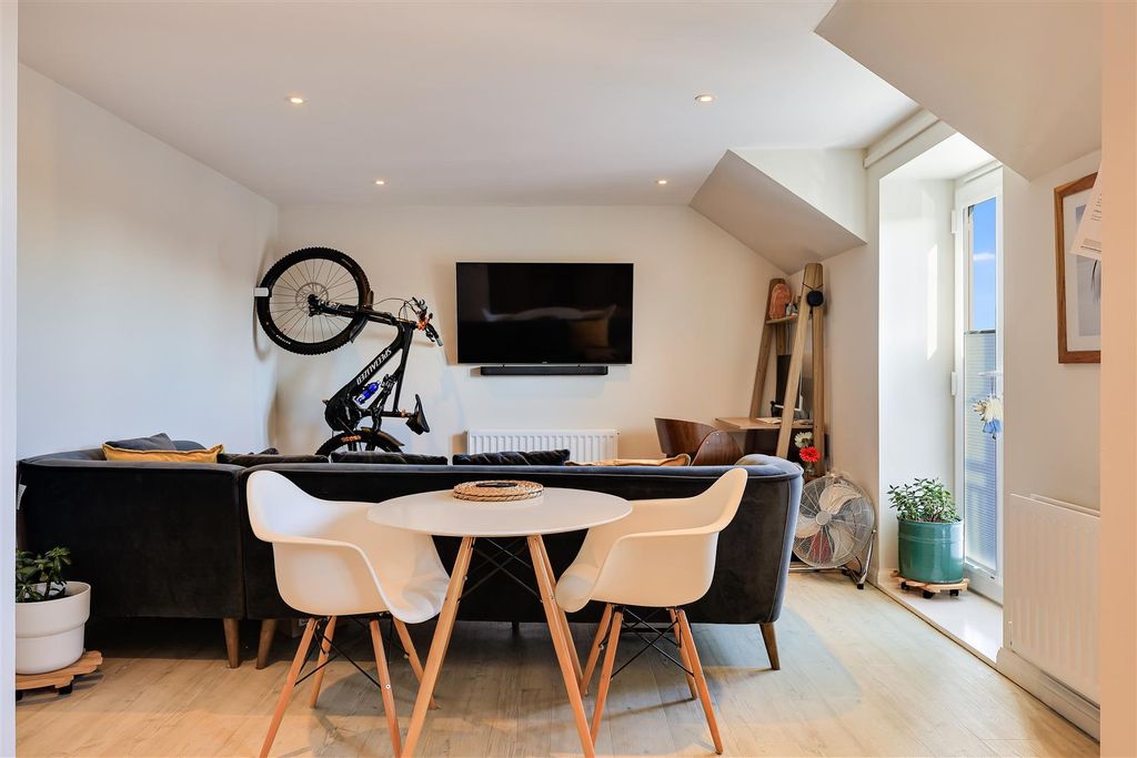 Property photo 3 of 13 Img (9).Jpg