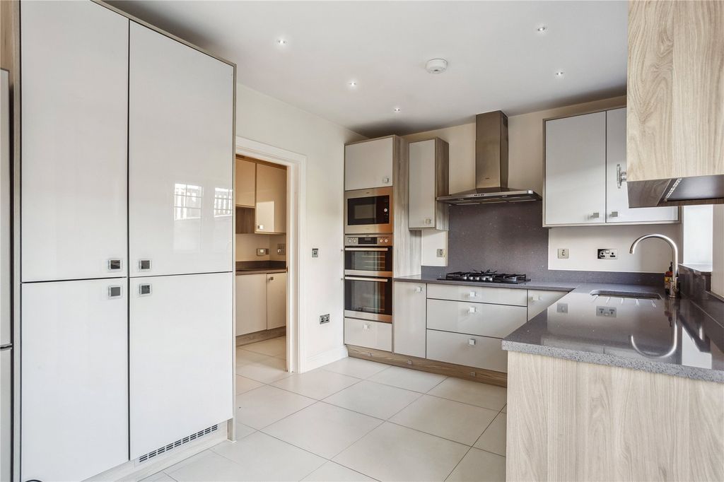 Property photo 2 of 16 Kitchen