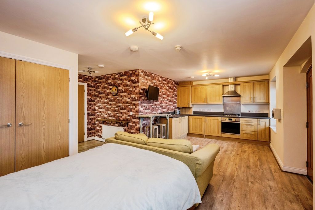 Property photo 1 of 17 Pbox-Img.Jpg