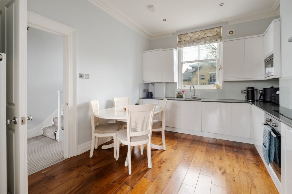 Property photo 3 of 15 Theberton Street