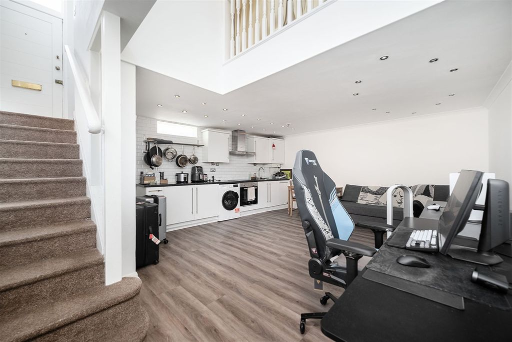 Property photo 2 of 9 Living Area