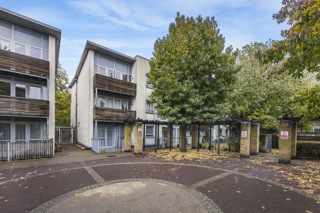 Property photo 1 of 14 18  Kinglet Close  -013