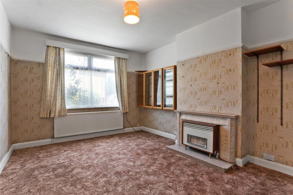 Property photo 2 of 24 1720855223 - 51 Waverley Avenue, Sm1 - 3.Jpg