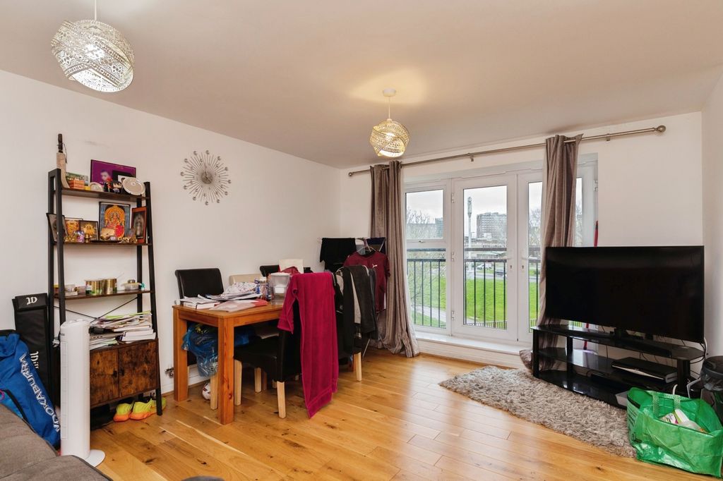 Property photo 3 of 10 Pbox-Img.Jpg