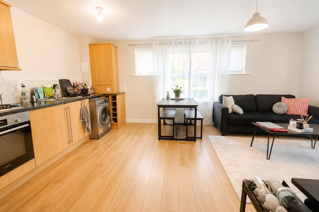 Property photo 2 of 11 Cb110Bd8-Bc3c-4713-Ad21-c15780F9F960.Png