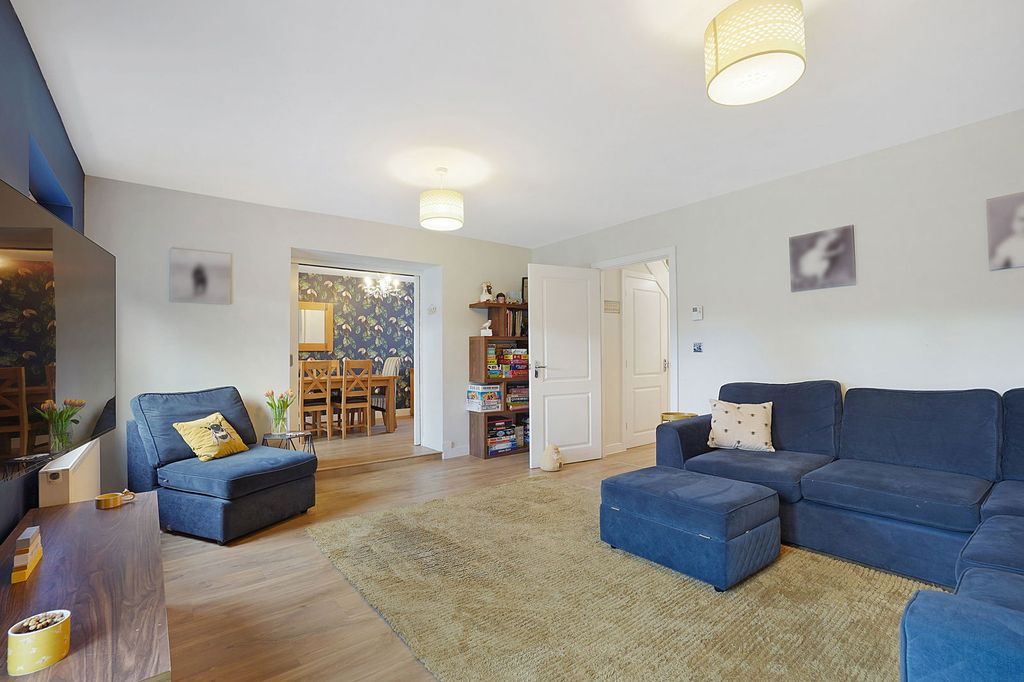 Property photo 2 of 31