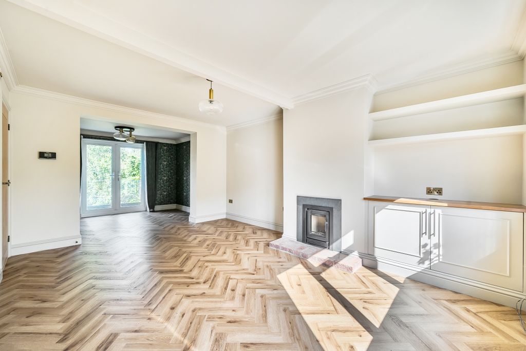Property photo 1 of 19 1309938-16-687E89...