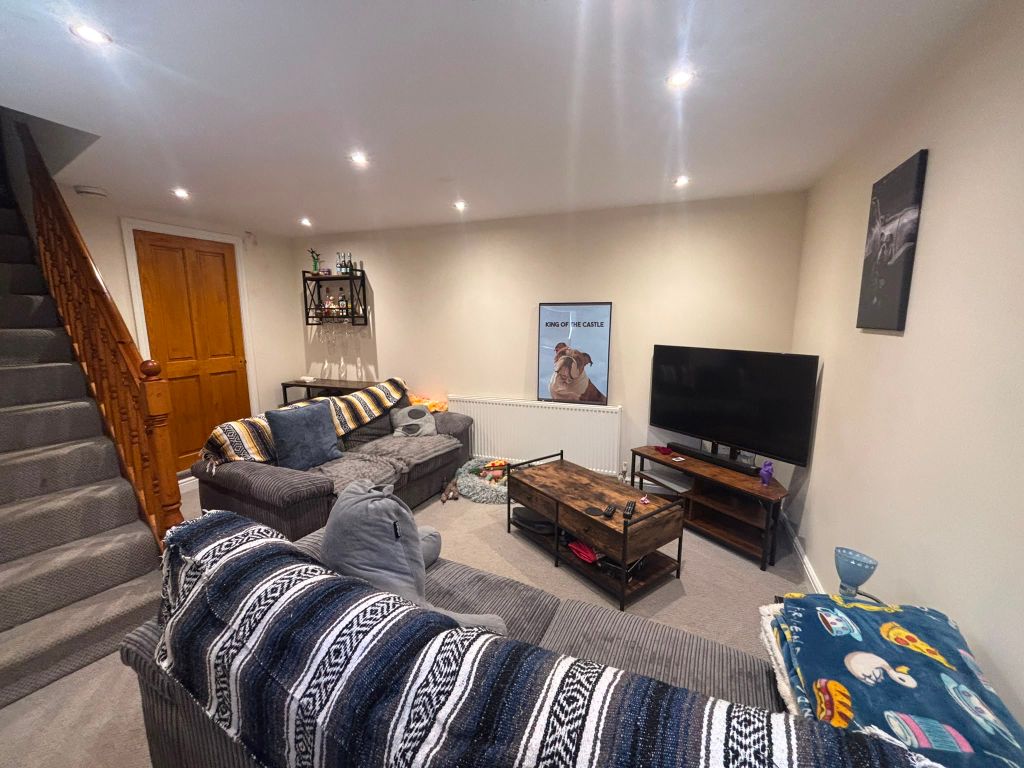 Property photo 1 of 10 Bedroom 1