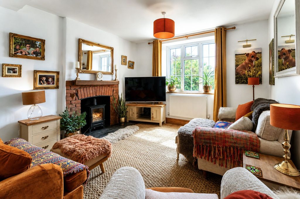 Property photo 2 of 54