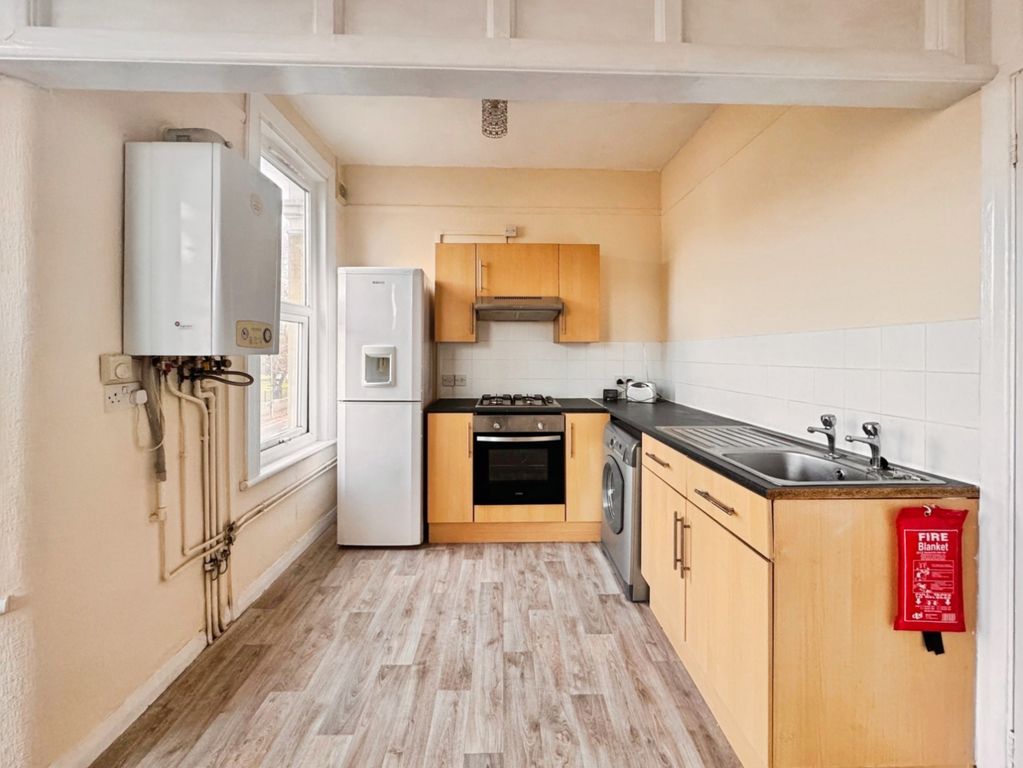 Property photo 2 of 8 Kitchen