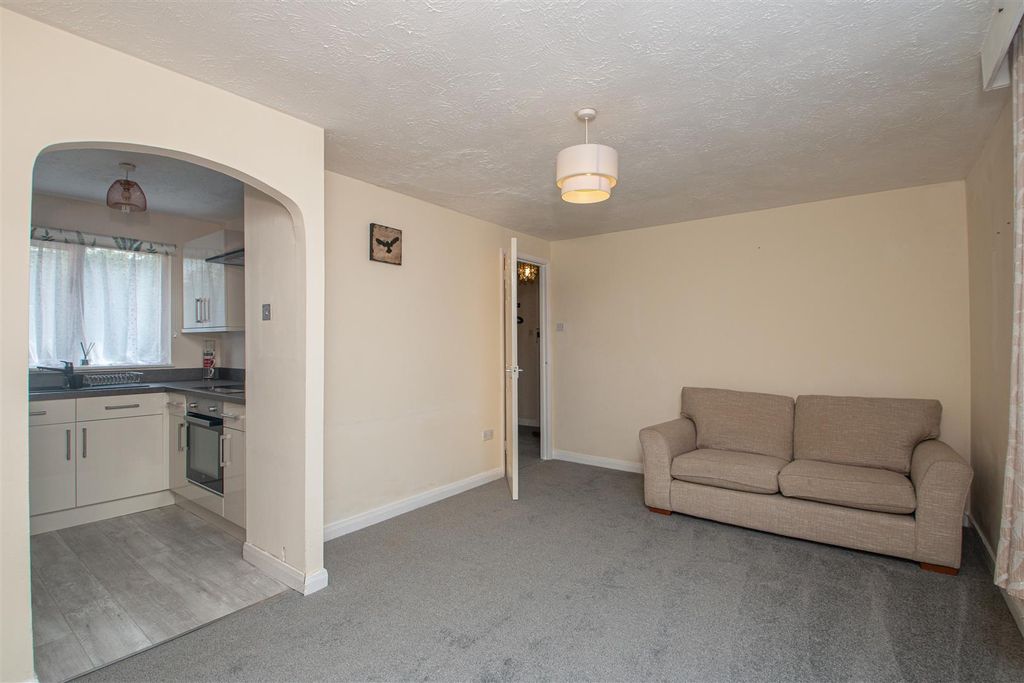 Property photo 3 of 7 Living Room