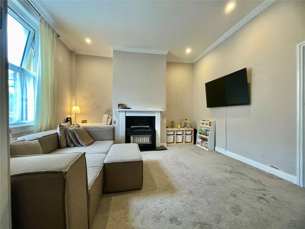 Property photo 2 of 12 Lounge