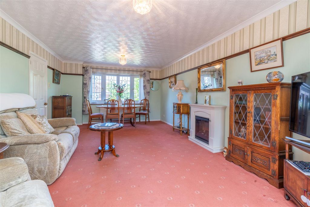 Property photo 3 of 25 Sitting Room