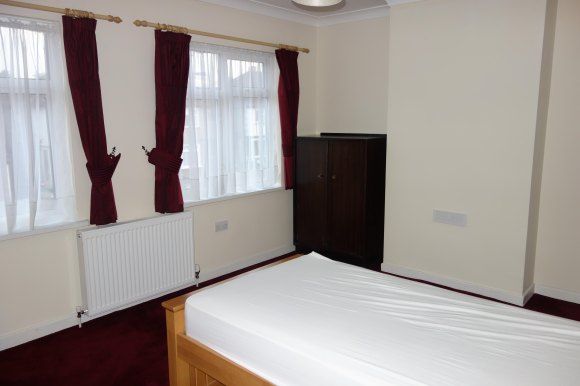 Property photo 3 of 16 Bedroom Photo 4