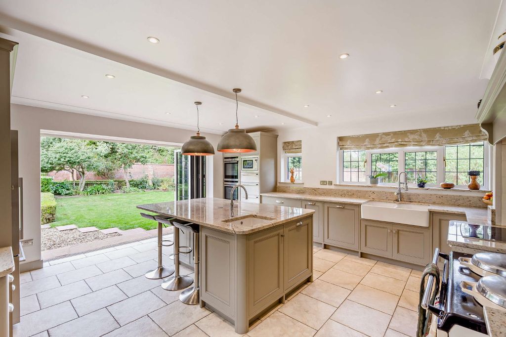 Property photo 2 of 15 Picture No. 04