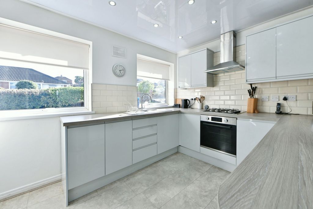 Property photo 2 of 17 Kitchen