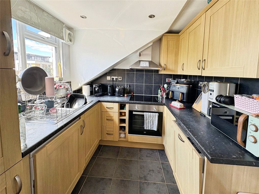 Property photo 2 of 7 Kitchen