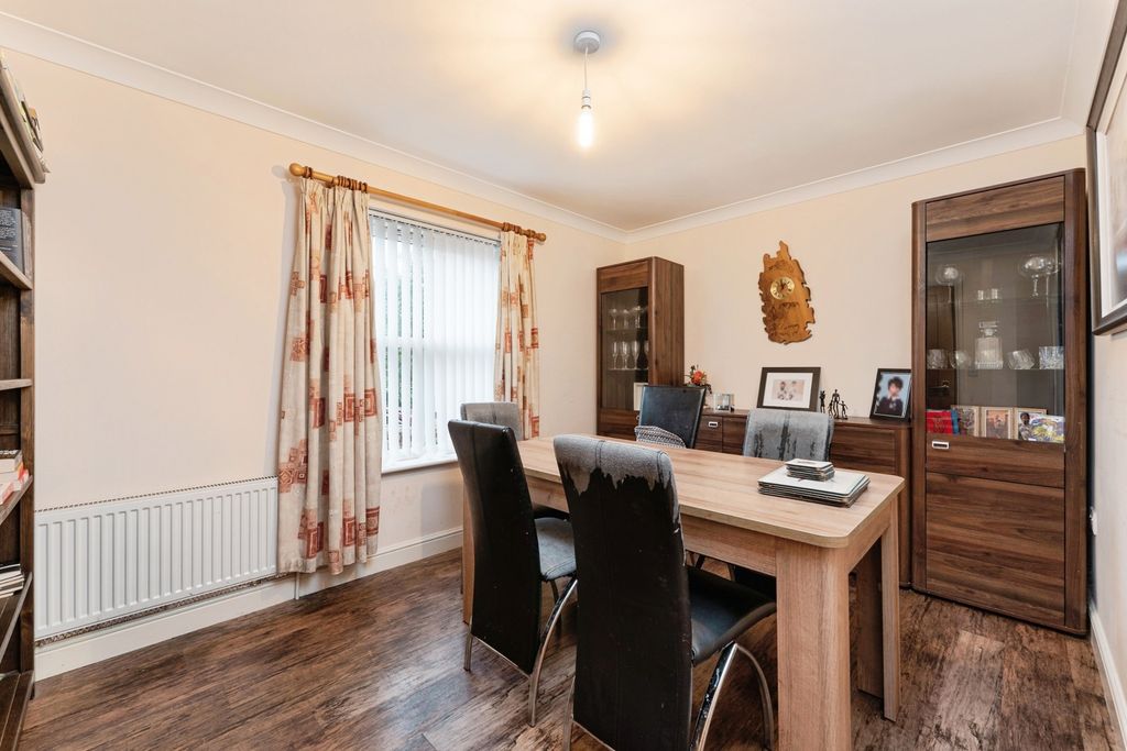 Property photo 3 of 14 Photo