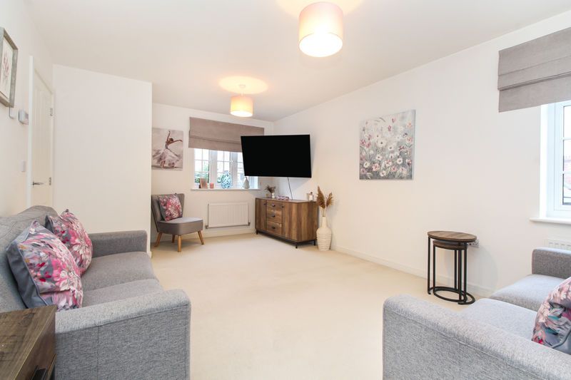 Property photo 3 of 18 Lounge