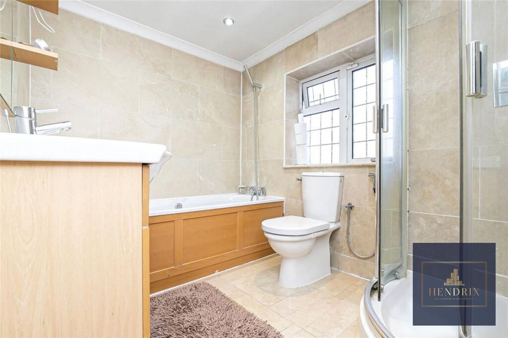 Additional image 19 of 4 bed detached house to rentHigh Road, Chigwell IG7