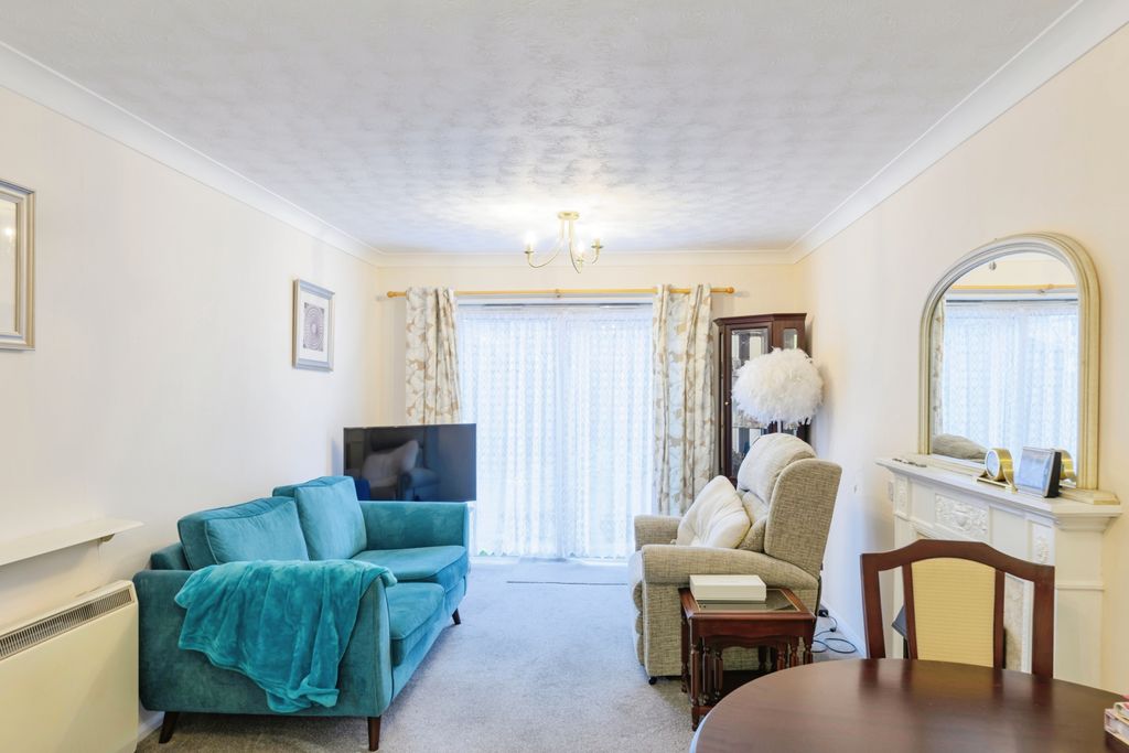 Property photo 1 of 12 Lounge