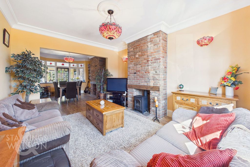 Property photo 2 of 40